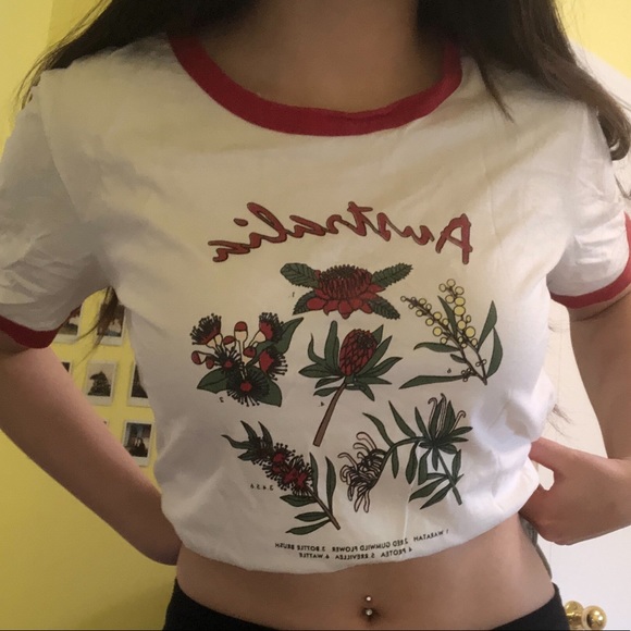 red and white contrast hem t-shirt - Picture 1 of 3